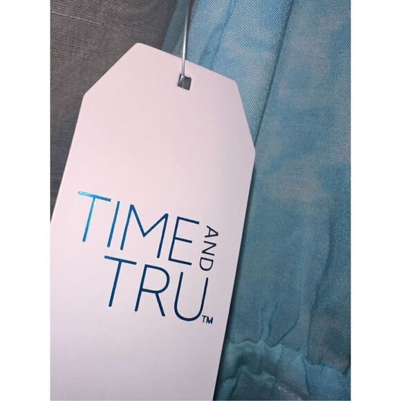 NEW WITH TAGS WOMEN Time and Tru
Blue Tie Dye Flutter Sleeve Dress with Pockets - Picture 6 of 6